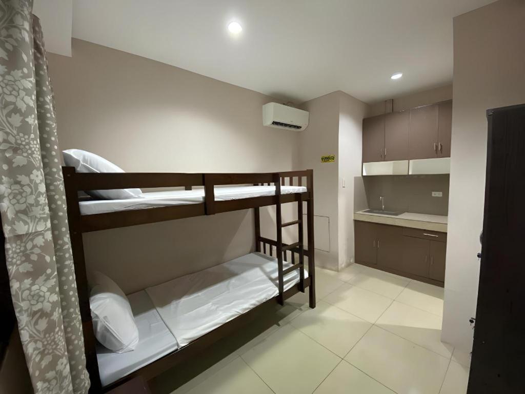 Oyo 766 Ichehan Apartments Manila Eksteriør billede
