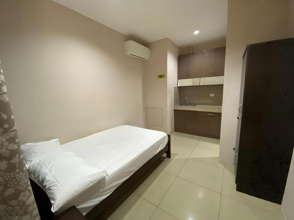 Oyo 766 Ichehan Apartments Manila Eksteriør billede